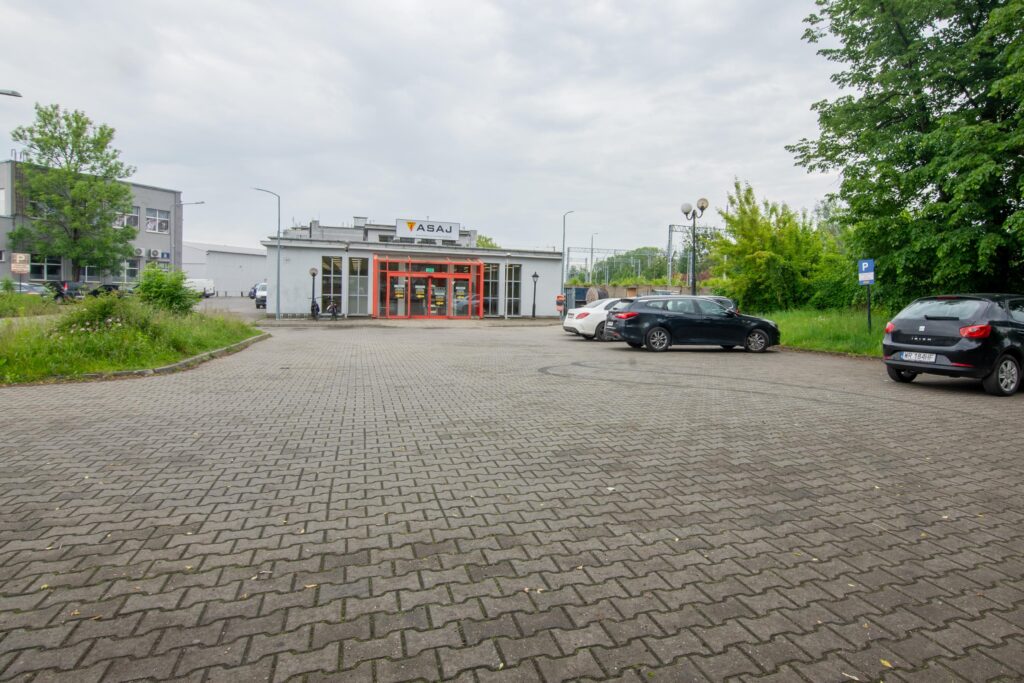 Hala z biurem, magazynem i dodatkowym parkingiem - zdjęcie 6