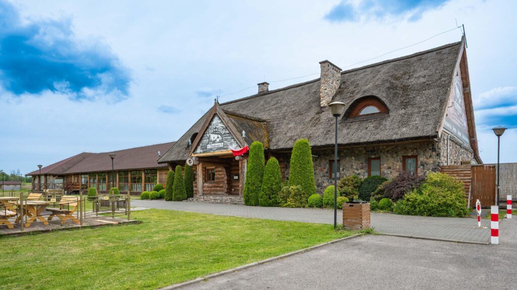 Restauracja z salą bankietową i miejscem na hotel - zdjęcie 1