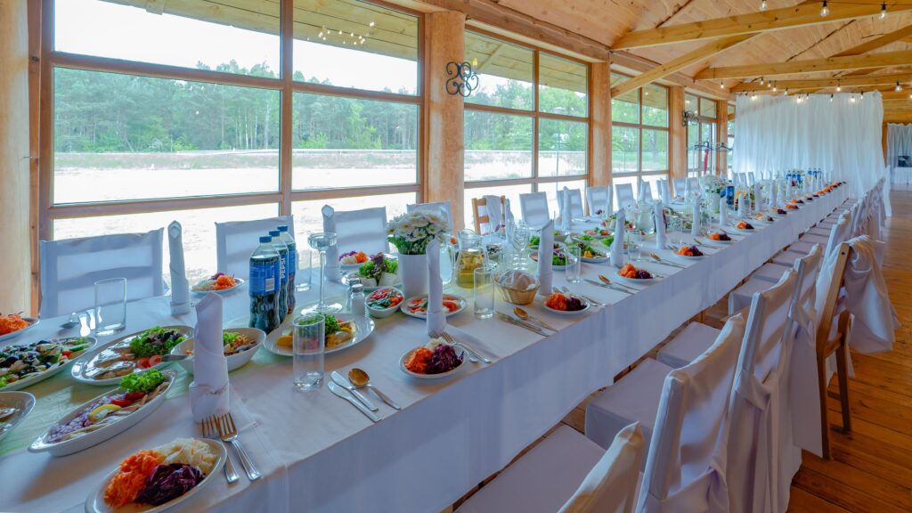 Restauracja z salą bankietową i miejscem na hotel - zdjęcie 17