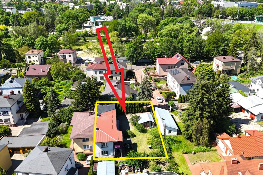 Dom z 3 niezależnymi mieszkaniami- centrum miasta - zdjęcie 1