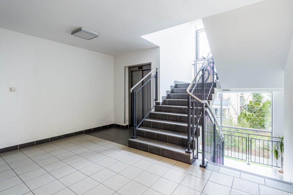 2-pokoje, loggia, blok 2016 r. z windą - zdjęcie 7