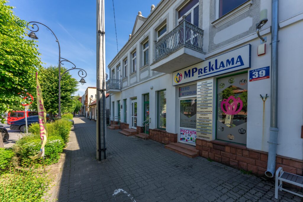 Kamienica z lokalami usługowymi w Białobrzegach - zdjęcie 2