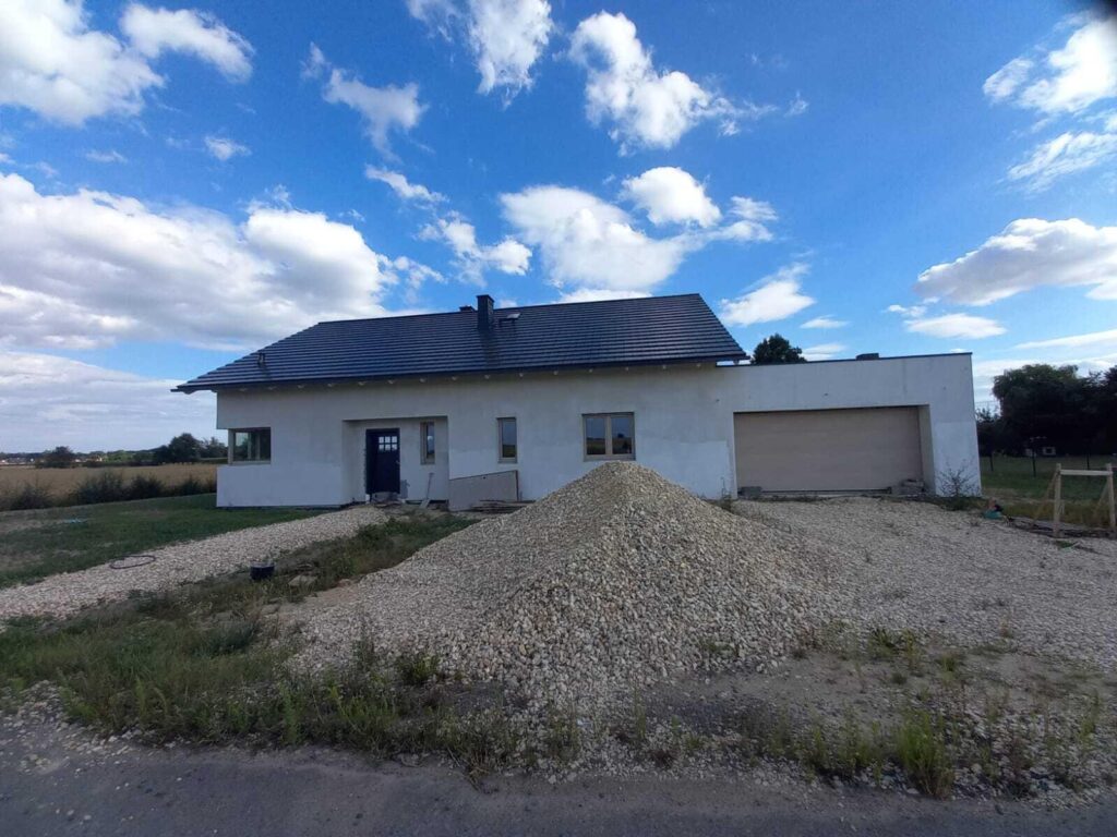 Parterowy dom z dużą działką! - zdjęcie 1