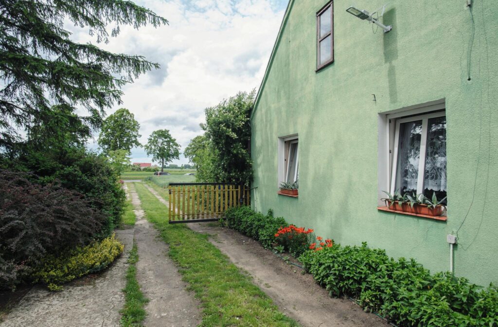 Funkcjonalna i wygodna posiadłość w Przybranowie. - zdjęcie 16