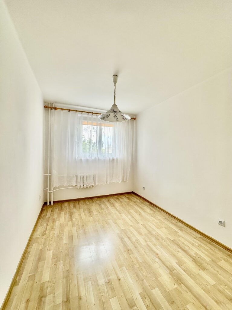 Czteropokojowe mieszkanie na parterze ul.Karlińska - zdjęcie 8