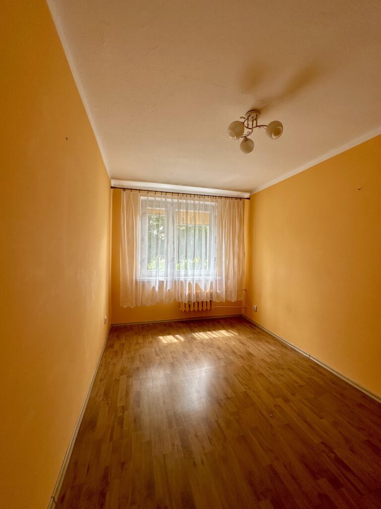 Czteropokojowe mieszkanie na parterze ul.Karlińska - zdjęcie 9