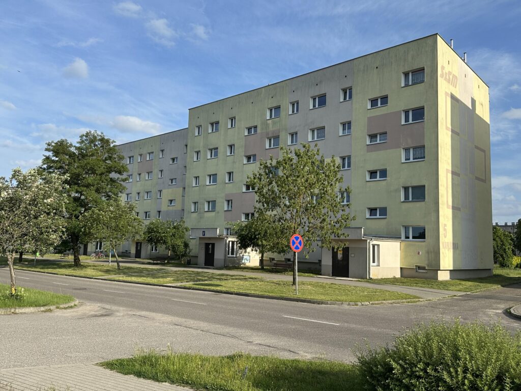 Czteropokojowe mieszkanie na parterze ul.Karlińska - zdjęcie 16
